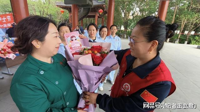 敬白衣天使凝聚社会温情麻将胡了沈阳爱心企业致(图1)