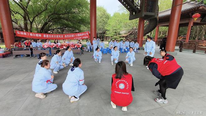 敬白衣天使凝聚社会温情麻将胡了沈阳爱心企业致(图2)